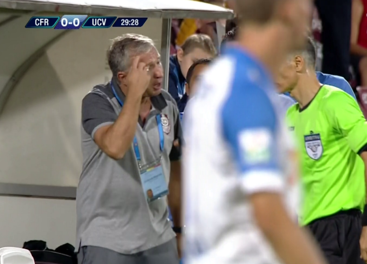 FOTO Dan Petrescu a fost trimis în tribune la meciul cu CSU Craiova după doar 30 de minute de joc! 