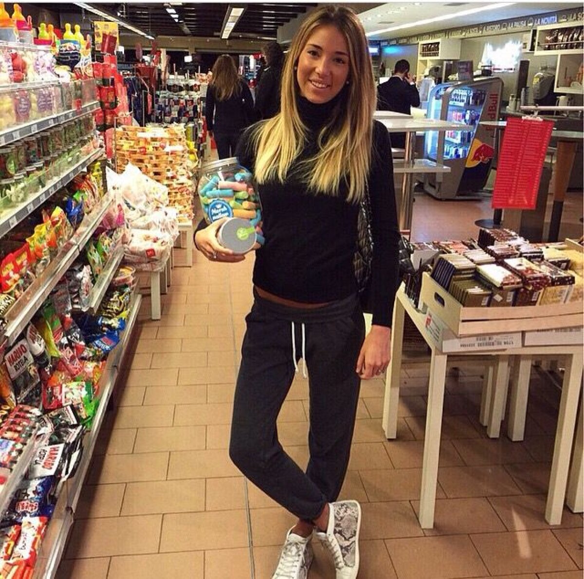 FOTO O familie de vis » Morata înscrie, soția seduce pe covorul roșu!