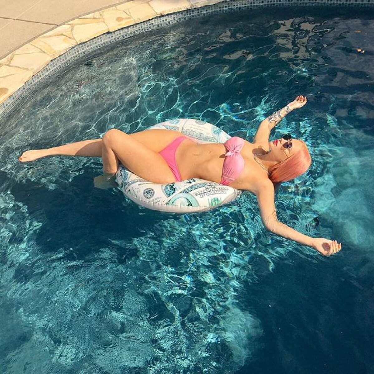 FOTO Toplessul care a incendiat internetul: o cântăreață de rap și-a șocat fanii