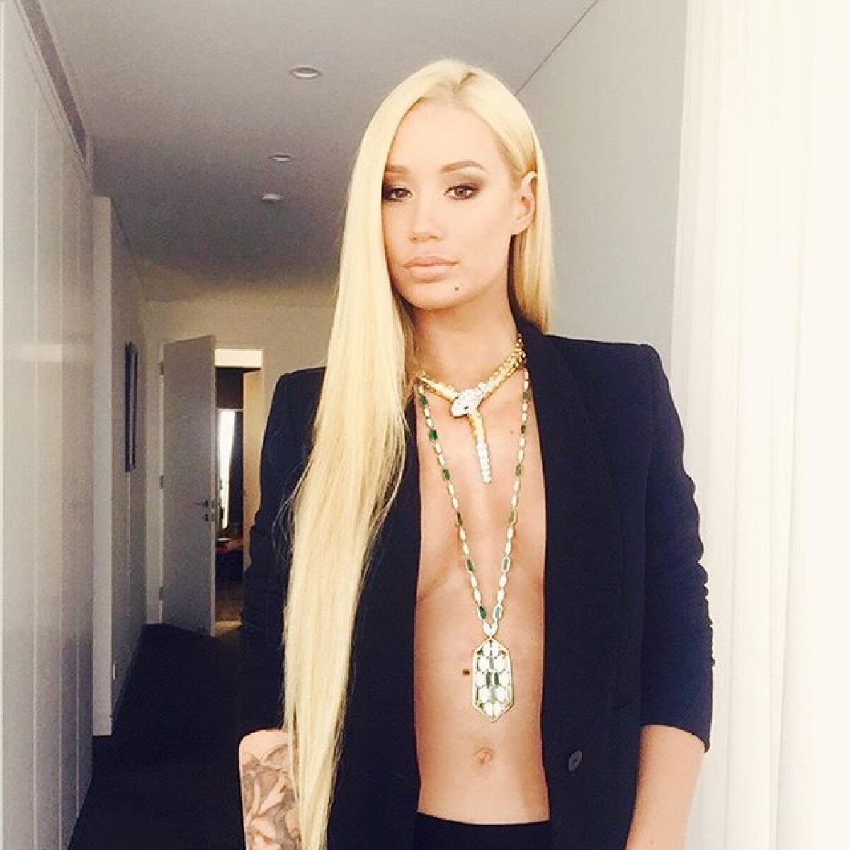 FOTO Toplessul care a incendiat internetul: o cântăreață de rap și-a șocat fanii