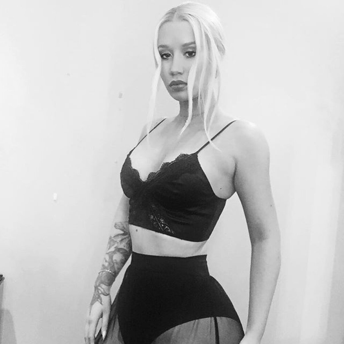 FOTO Toplessul care a incendiat internetul: o cântăreață de rap și-a șocat fanii