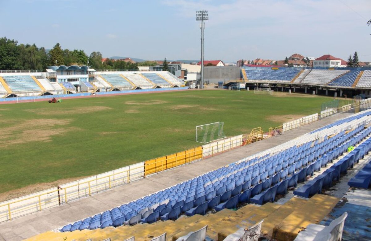 FOTO » Arena "vampirilor albaștri", de pe care granzii din Capitală plecau cu coada între picioare, a devenit un stadion-fantomă