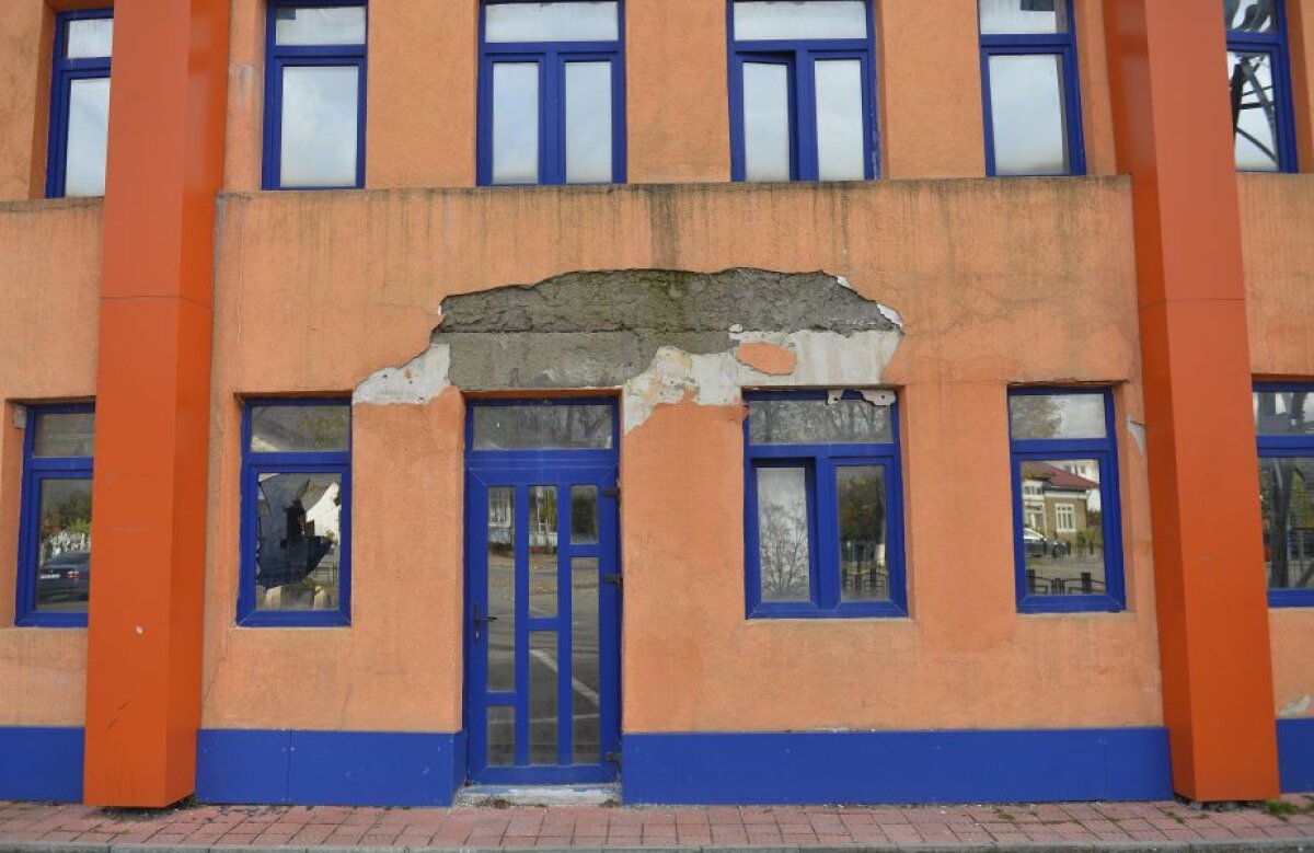 FOTO » Arena "vampirilor albaștri", de pe care granzii din Capitală plecau cu coada între picioare, a devenit un stadion-fantomă