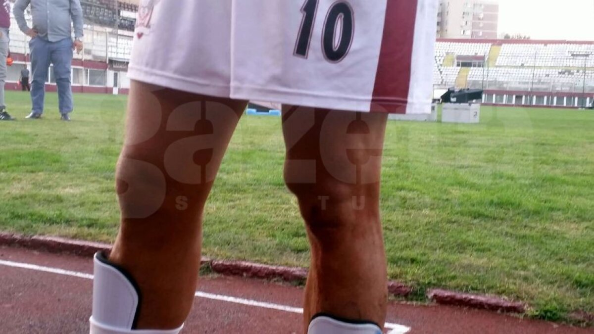 FOTO Incident la Rapid - Dinamo: Pancu, furios după ce un adversar i-a lăsat urme adânci pe genunchi. Mesaj pentru dinamovist