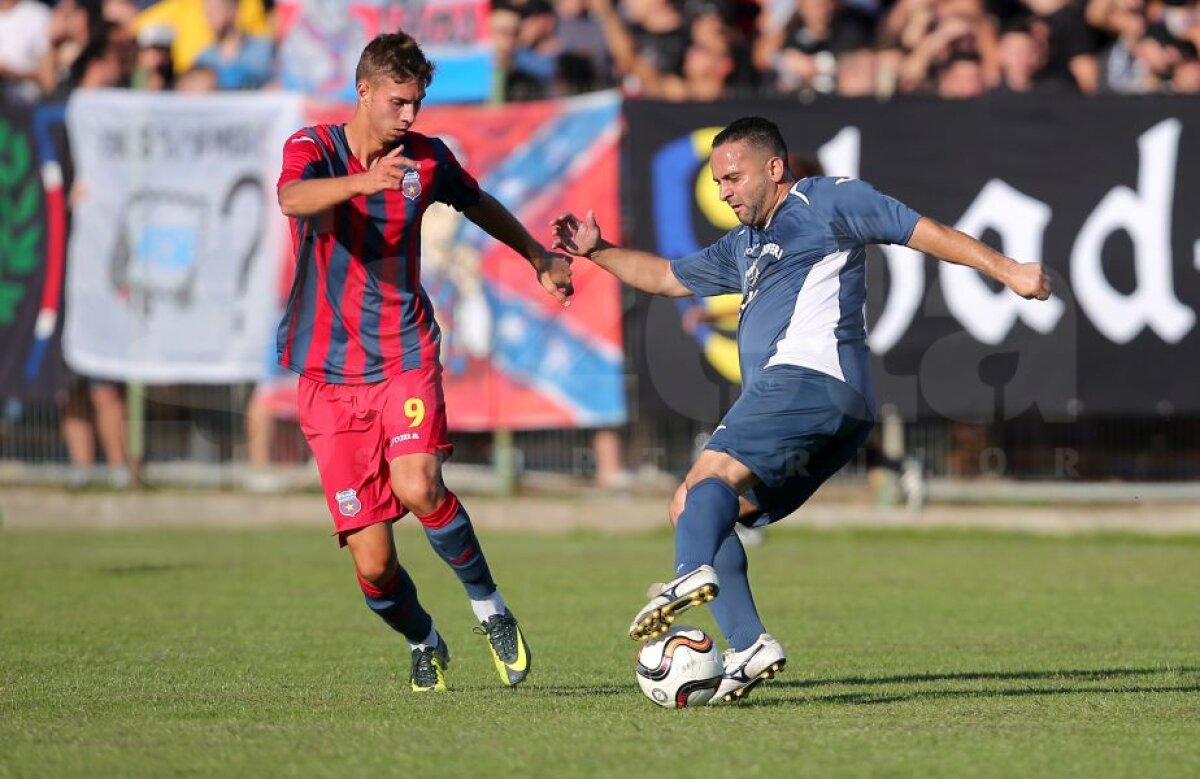 FOTO 5 imagini ANTOLOGICE de la meciul Stelei: "pensionarul" Aliuță, Jules Verne, sexy-asistenta și portarul din a 10-a :D