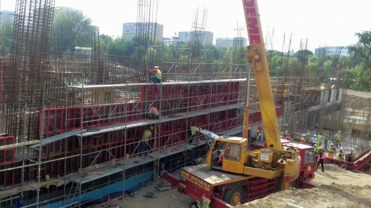 GALERIE FOTO În ce stadiu sunt lucrările de la patinoarul Flamaropol + Când se va finaliza proiectul