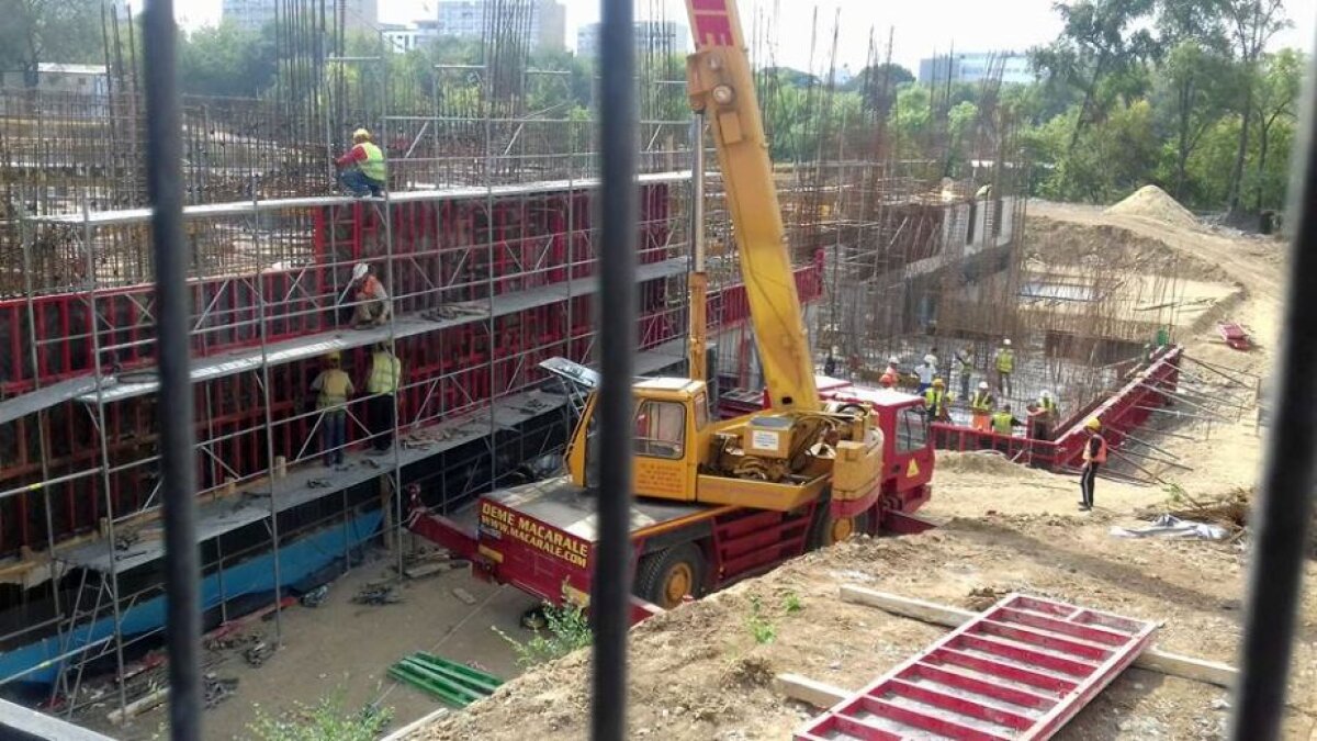 GALERIE FOTO În ce stadiu sunt lucrările de la patinoarul Flamaropol + Când se va finaliza proiectul