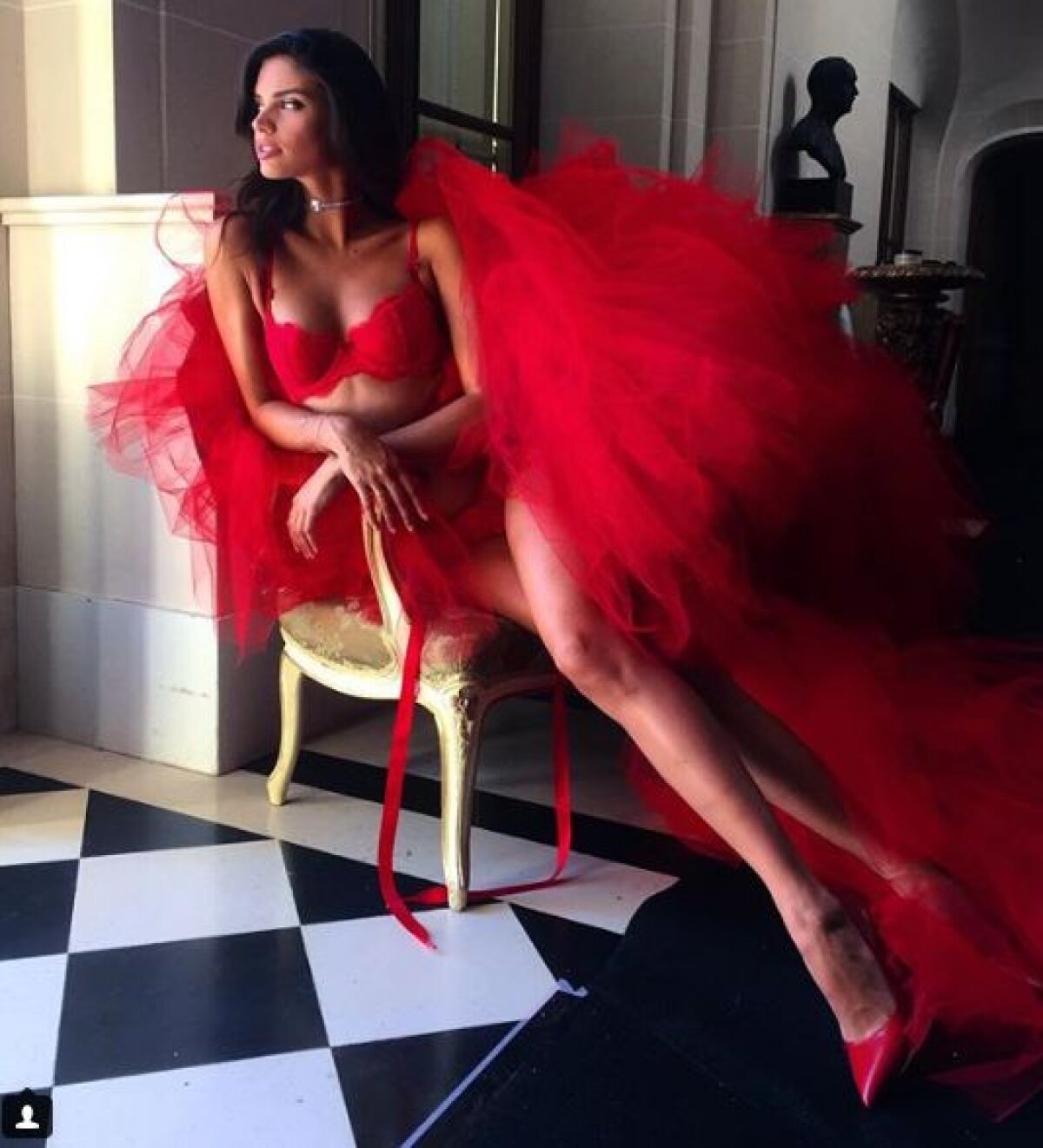 GALERIE FOTO Ea e noua cucerire a lui Neymar » E model Victoria's Secret și are aproape 6 milioane de fani pe Instagram 