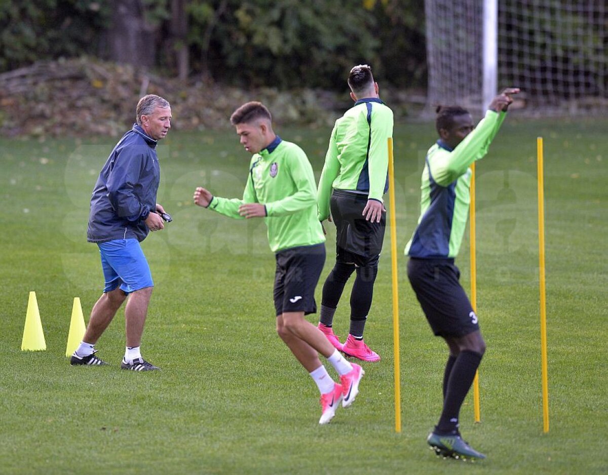 EXCLUSIV FOTO+VIDEO Imagini de la antrenamentul CFR-ului, după confruntarea cu FCSB » Conversaţie intensă a lui Dan Petrescu înainte de pregătire