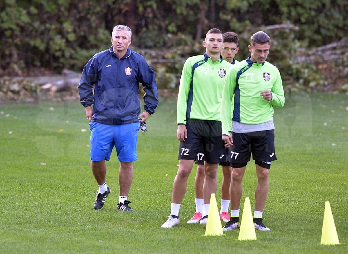 EXCLUSIV FOTO+VIDEO Imagini de la antrenamentul CFR-ului, după confruntarea cu FCSB » Conversaţie intensă a lui Dan Petrescu înainte de pregătire