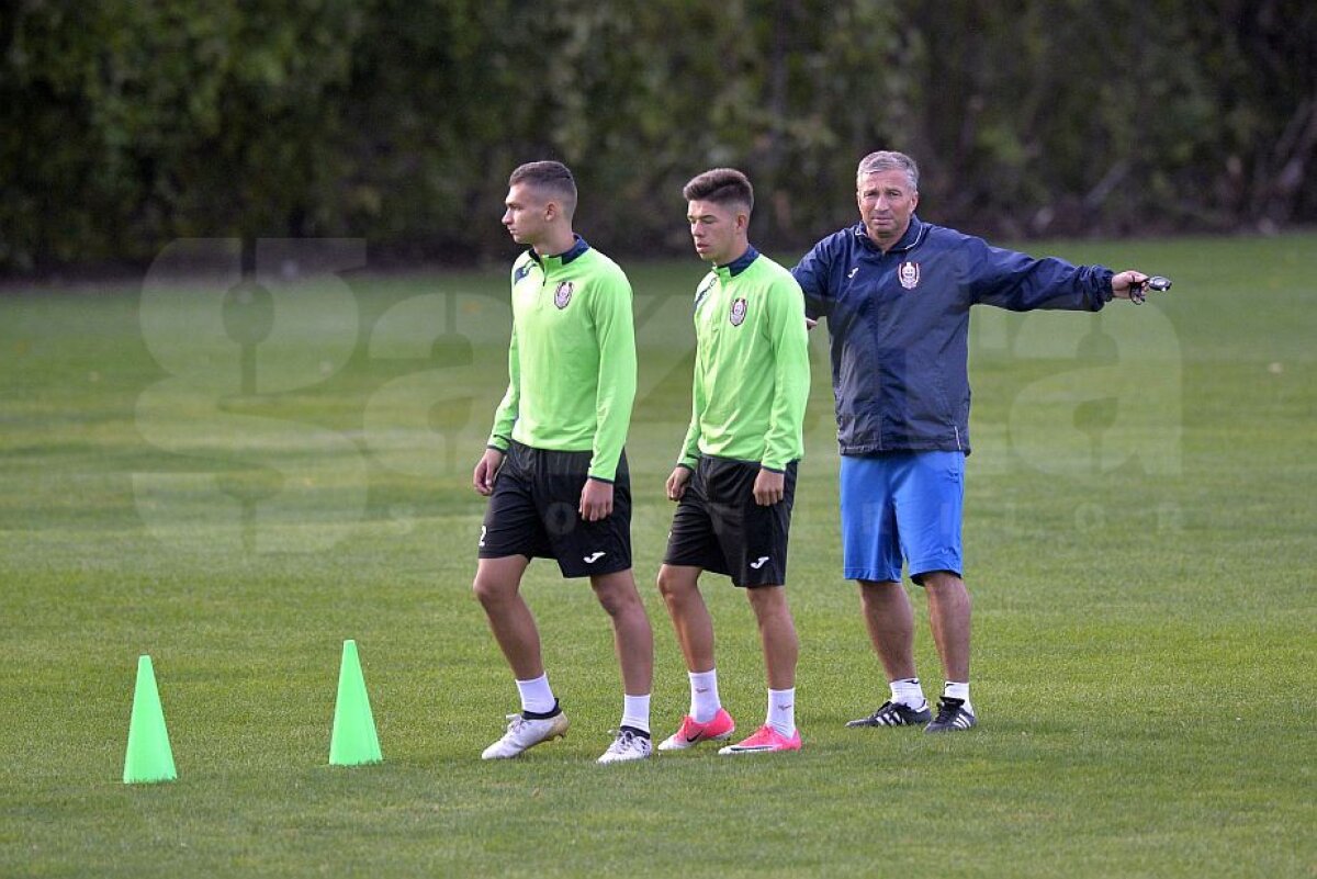 EXCLUSIV FOTO+VIDEO Imagini de la antrenamentul CFR-ului, după confruntarea cu FCSB » Conversaţie intensă a lui Dan Petrescu înainte de pregătire