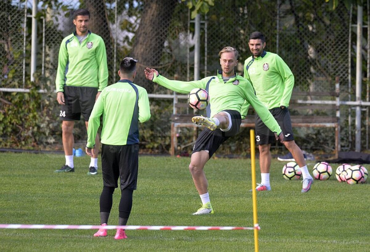 EXCLUSIV FOTO+VIDEO Imagini de la antrenamentul CFR-ului, după confruntarea cu FCSB » Conversaţie intensă a lui Dan Petrescu înainte de pregătire