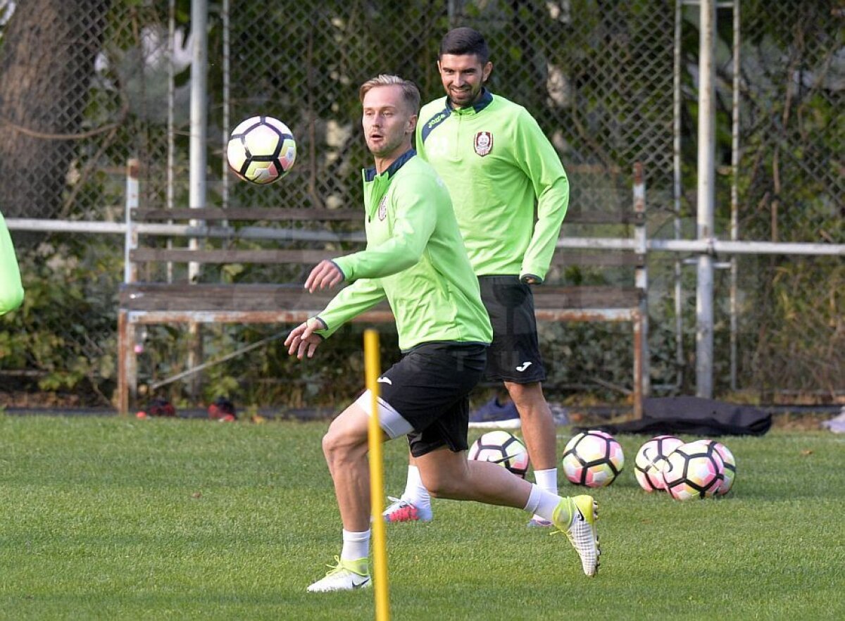 EXCLUSIV FOTO+VIDEO Imagini de la antrenamentul CFR-ului, după confruntarea cu FCSB » Conversaţie intensă a lui Dan Petrescu înainte de pregătire