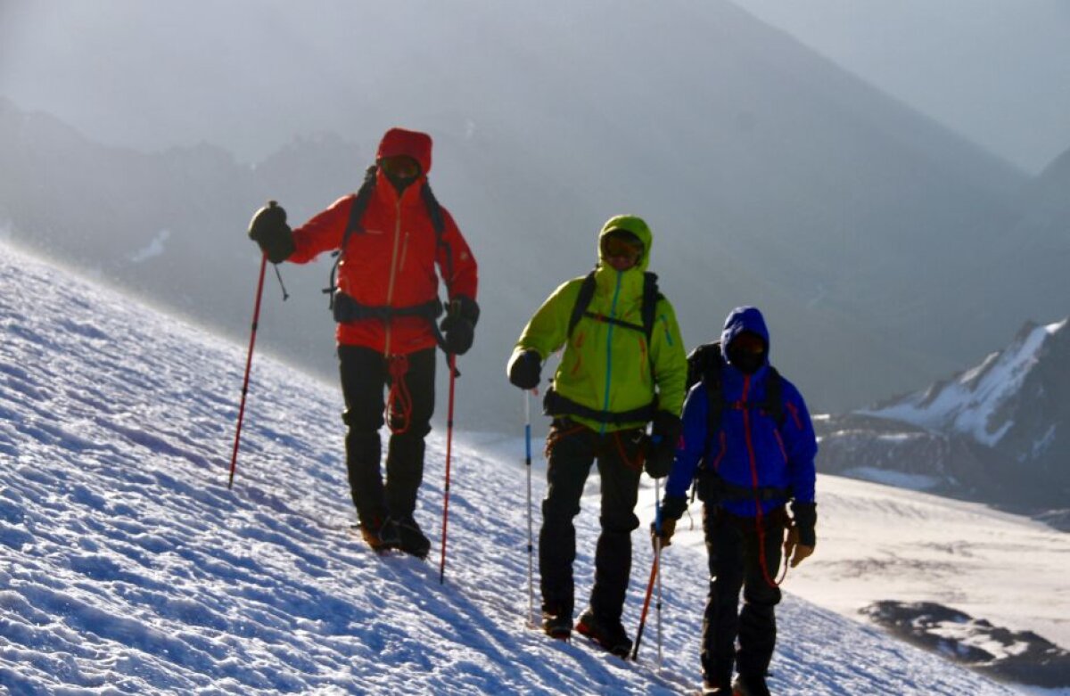 FOTO Salt pe acoperişul Europei » Trei constănțeni au cucerit Elbrus, urmează Kilimanjaro!