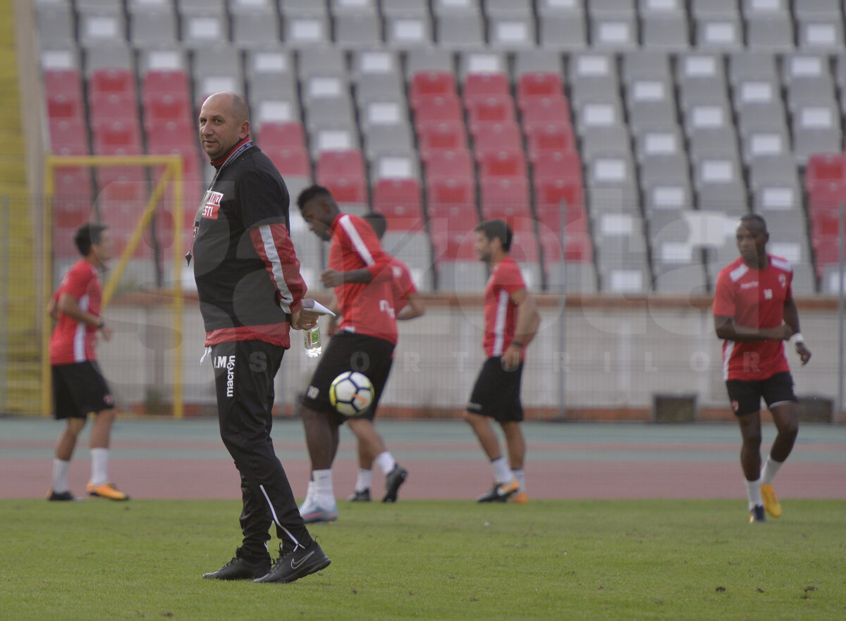 VIDEO + FOTO Vasile Miriuță, emoționat la prima conferință la Dinamo: "Doar când mi s-au născut băiatul și fetița m-am bucurat atât de mult" » Cadoul pe care i l-au făcut fanii