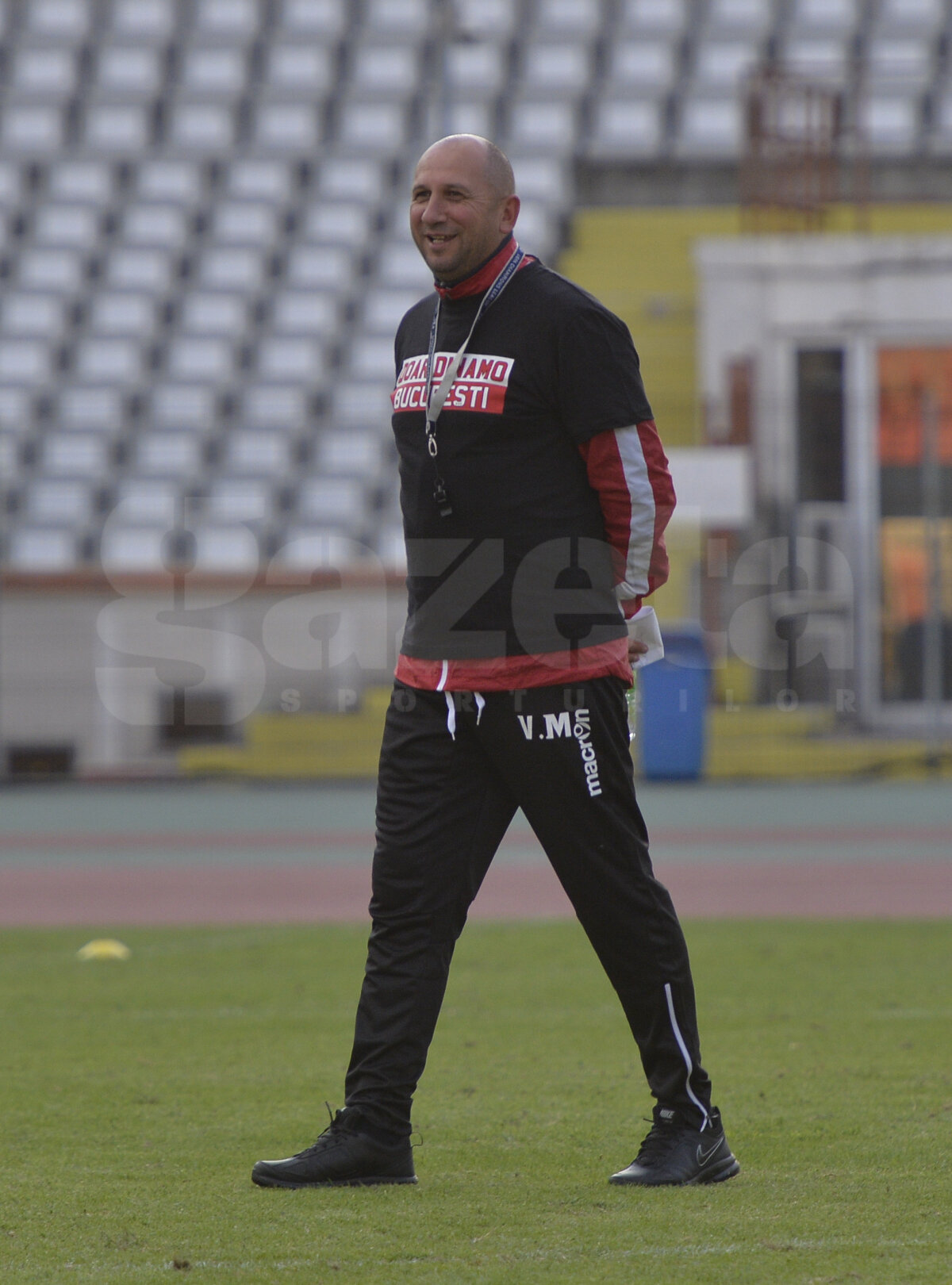 VIDEO + FOTO Vasile Miriuță, emoționat la prima conferință la Dinamo: "Doar când mi s-au născut băiatul și fetița m-am bucurat atât de mult" » Cadoul pe care i l-au făcut fanii