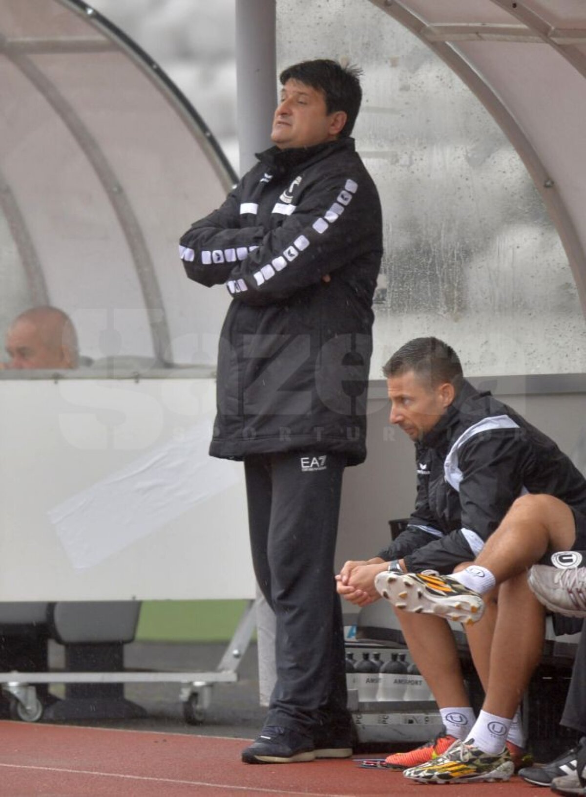 FOTO Adrian Falub a revenit cu victorie pe banca lui U Cluj » George Florescu era să se bată cu un adversar, apoi s-a certat cu antrenorul