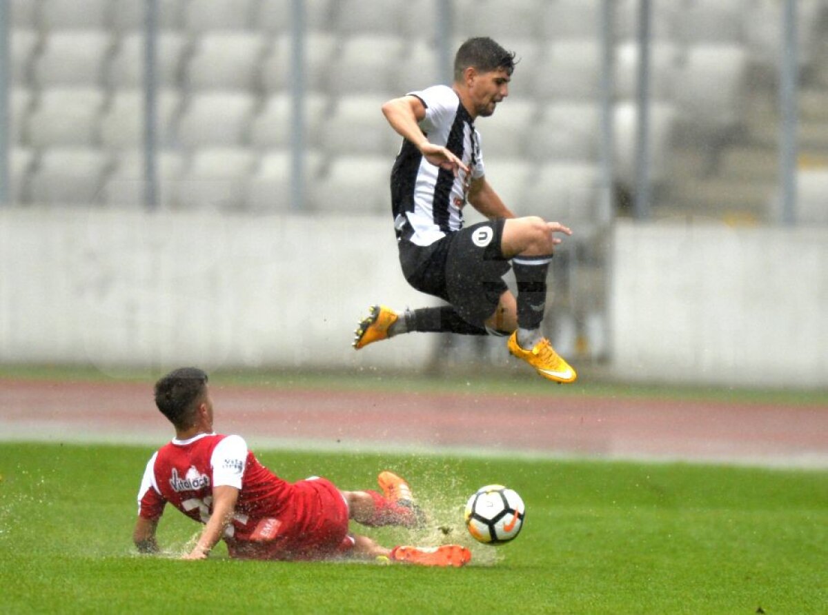 FOTO Adrian Falub a revenit cu victorie pe banca lui U Cluj » George Florescu era să se bată cu un adversar, apoi s-a certat cu antrenorul
