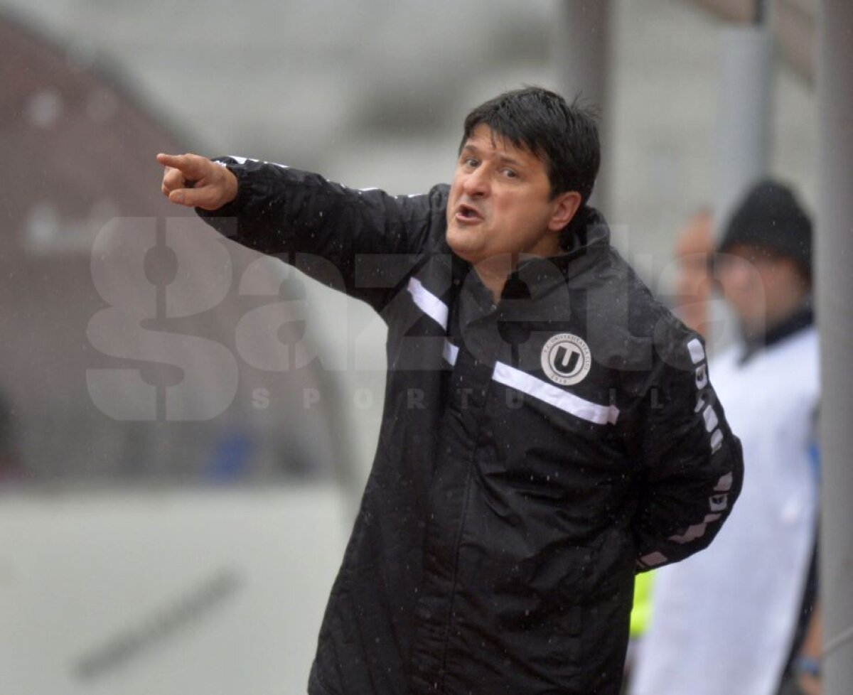 FOTO Adrian Falub a revenit cu victorie pe banca lui U Cluj » George Florescu era să se bată cu un adversar, apoi s-a certat cu antrenorul