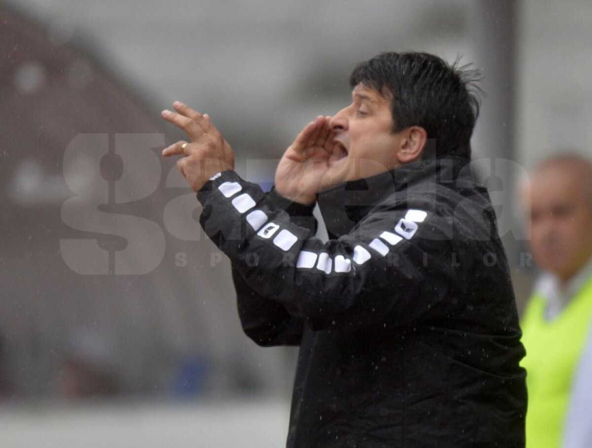 FOTO Adrian Falub a revenit cu victorie pe banca lui U Cluj » George Florescu era să se bată cu un adversar, apoi s-a certat cu antrenorul