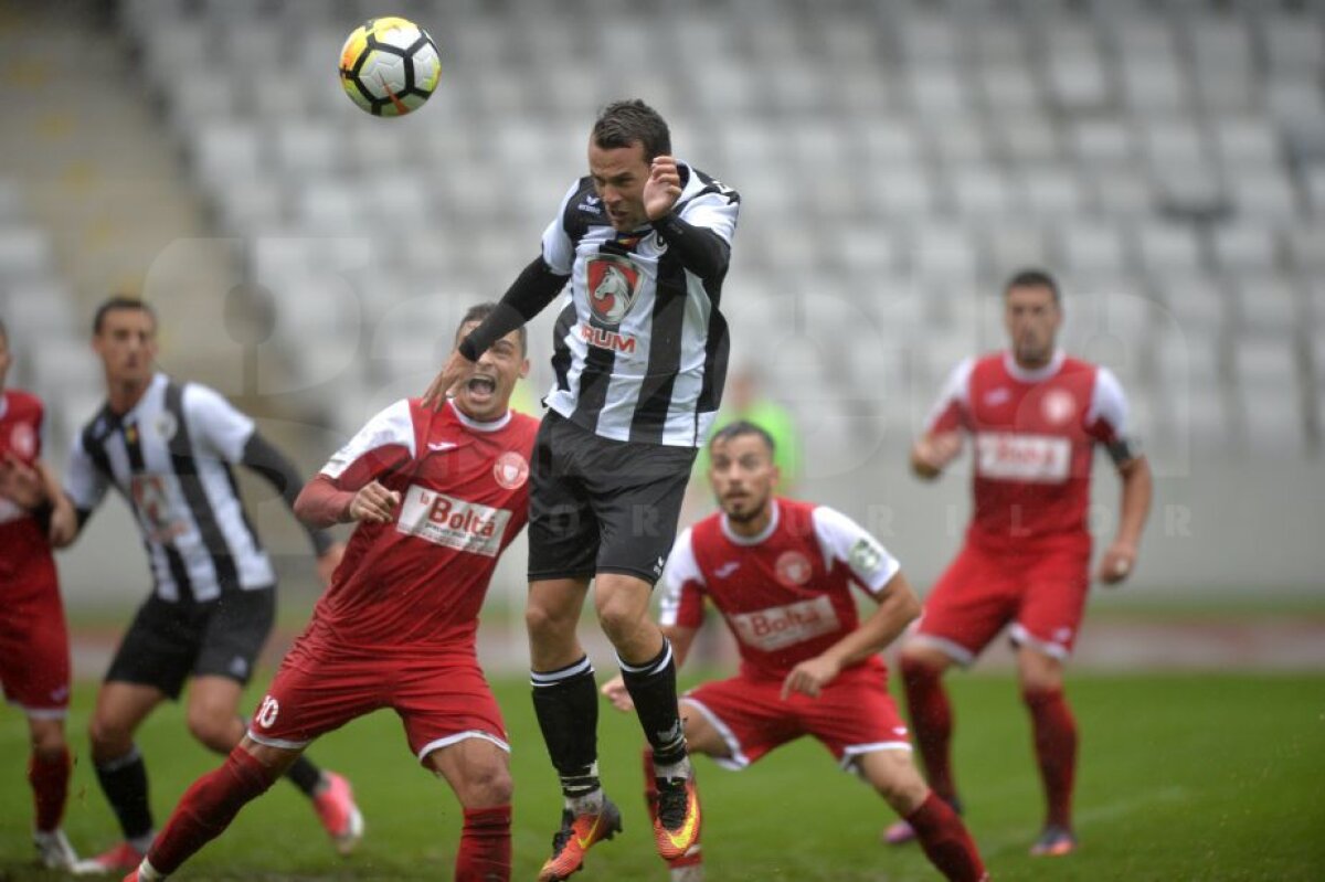 FOTO Adrian Falub a revenit cu victorie pe banca lui U Cluj » George Florescu era să se bată cu un adversar, apoi s-a certat cu antrenorul