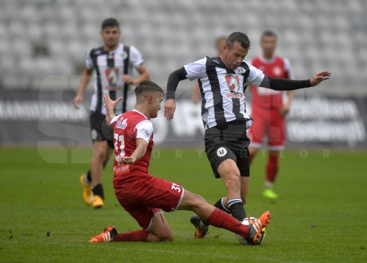 FOTO Adrian Falub a revenit cu victorie pe banca lui U Cluj » George Florescu era să se bată cu un adversar, apoi s-a certat cu antrenorul