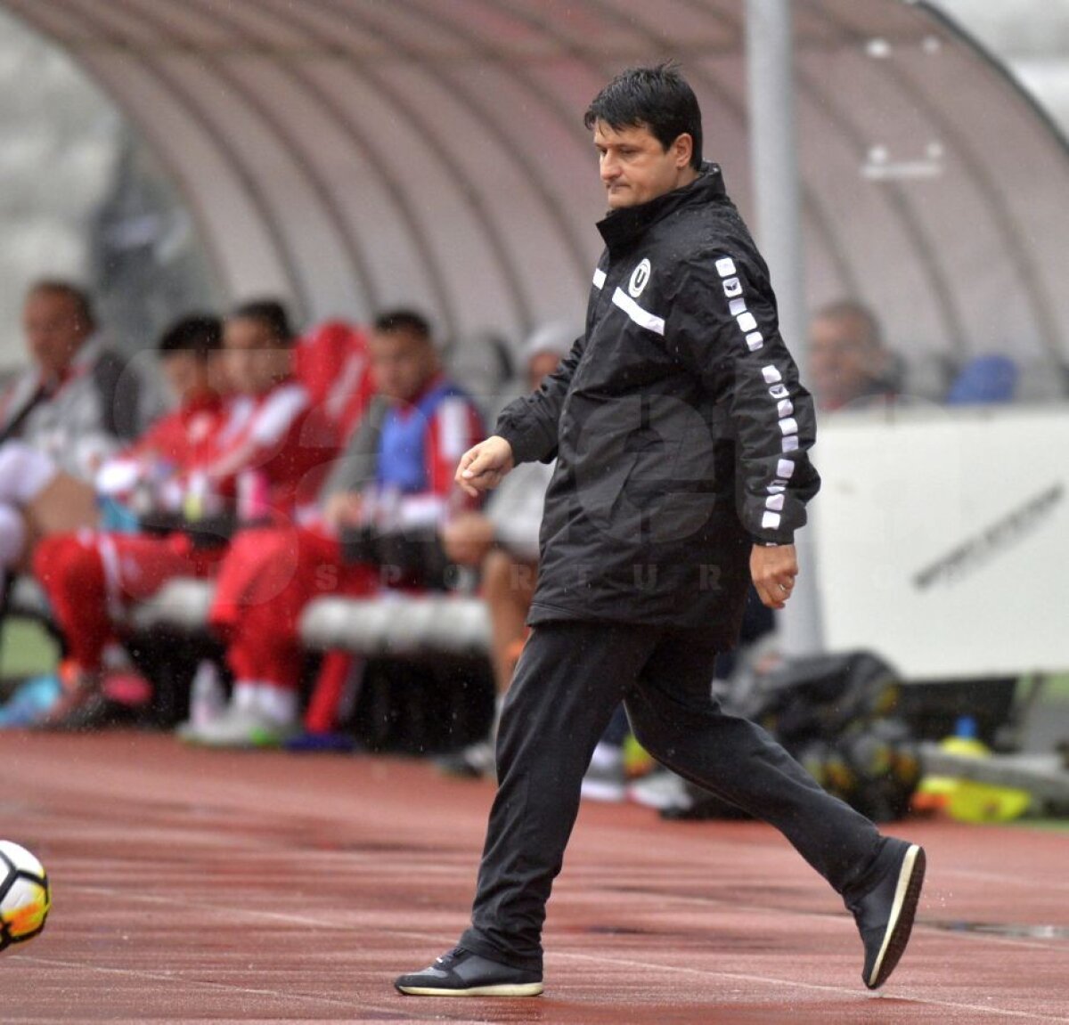 FOTO Adrian Falub a revenit cu victorie pe banca lui U Cluj » George Florescu era să se bată cu un adversar, apoi s-a certat cu antrenorul