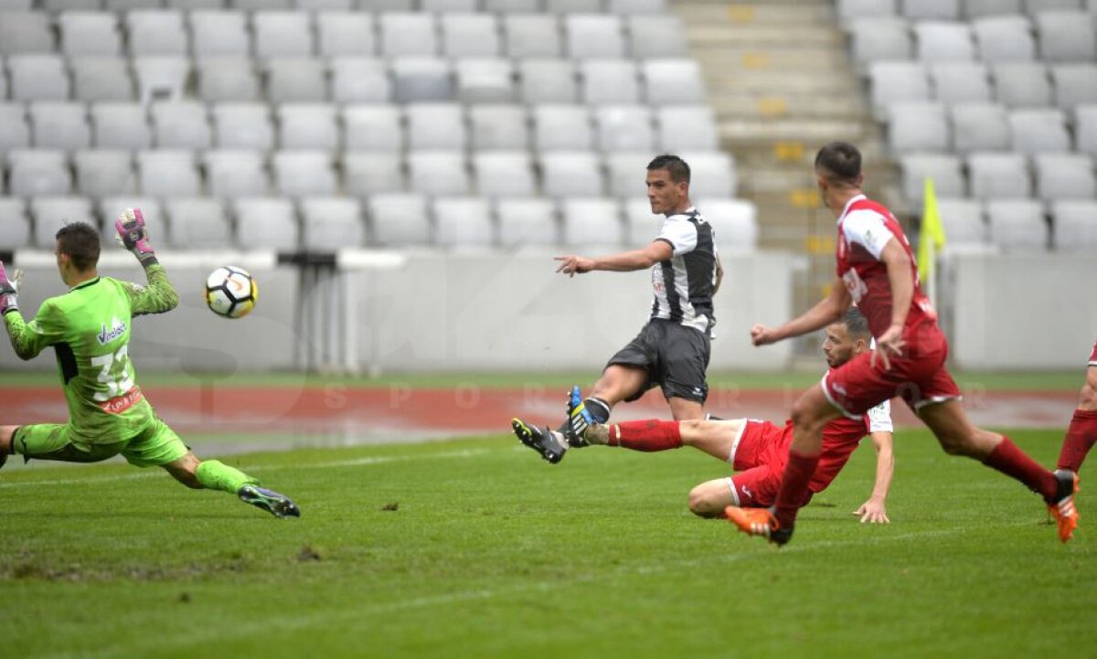 FOTO Adrian Falub a revenit cu victorie pe banca lui U Cluj » George Florescu era să se bată cu un adversar, apoi s-a certat cu antrenorul