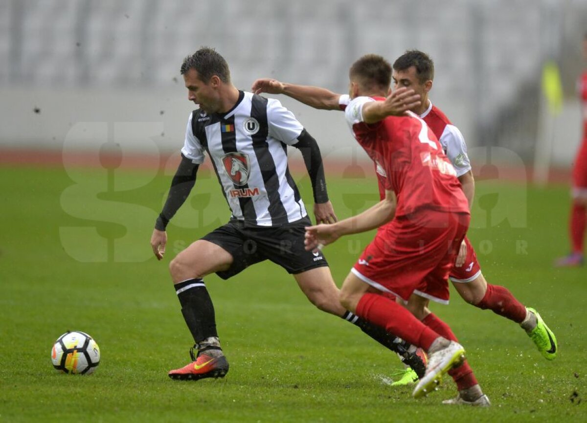 FOTO Adrian Falub a revenit cu victorie pe banca lui U Cluj » George Florescu era să se bată cu un adversar, apoi s-a certat cu antrenorul