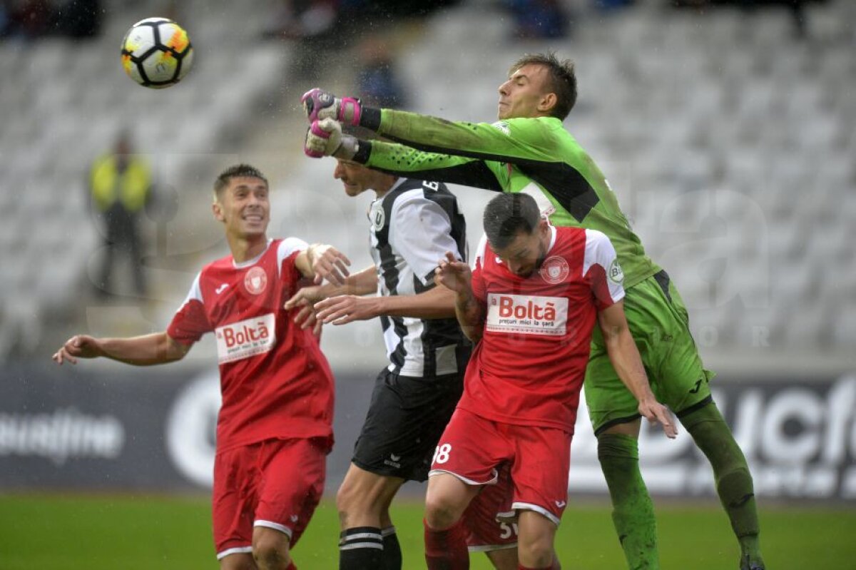 FOTO Adrian Falub a revenit cu victorie pe banca lui U Cluj » George Florescu era să se bată cu un adversar, apoi s-a certat cu antrenorul