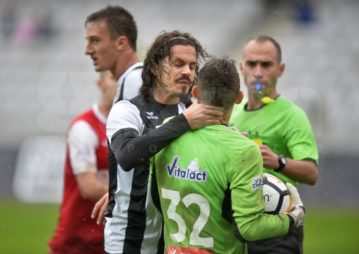 FOTO Adrian Falub a revenit cu victorie pe banca lui U Cluj » George Florescu era să se bată cu un adversar, apoi s-a certat cu antrenorul