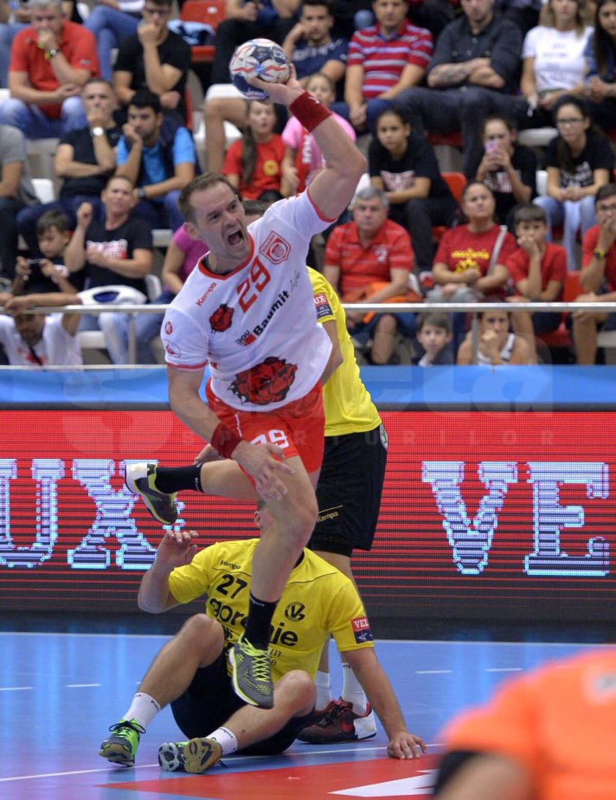 FOTO A doua înfrângere pentru Dinamo în grupele Ligii Campionilor la handbal masculin » "Câinii" au pierdut la limită cu slovenii de la Gorenje Velenje