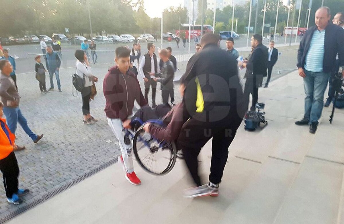 FOTO Imagini revoltătoare înainte de Derby » Cum sunt transportate în tribună persoanele cu dizabilităţi