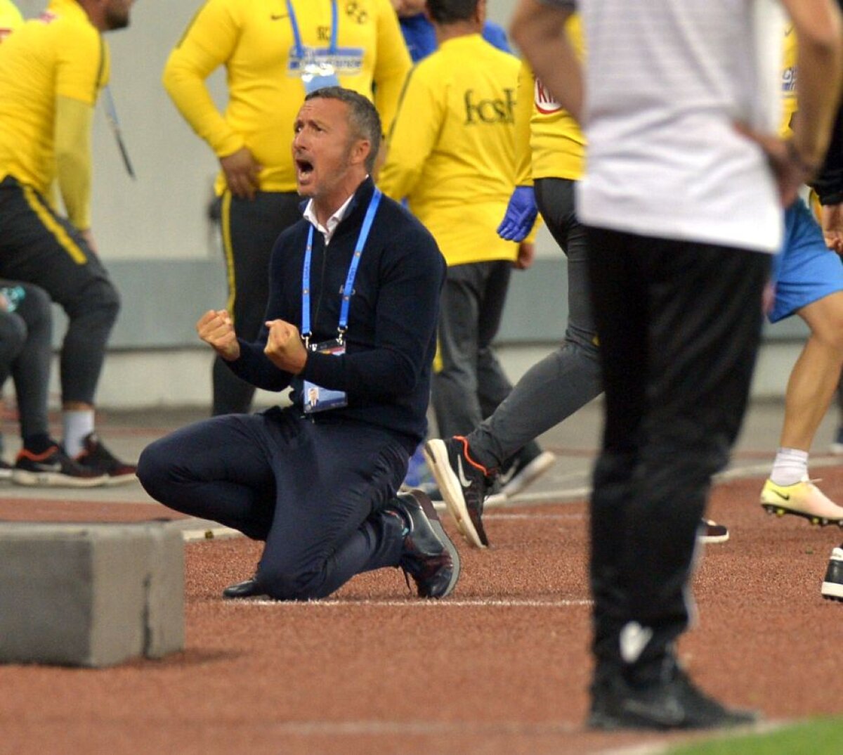 FCSB - Dinamo 1-0 // FOTO Ce nu s-a văzut la TV » Discuție aprinsă MM - Miriuță, ce a făcut Bokila cu tricoul și cum au sărbătorit steliștii