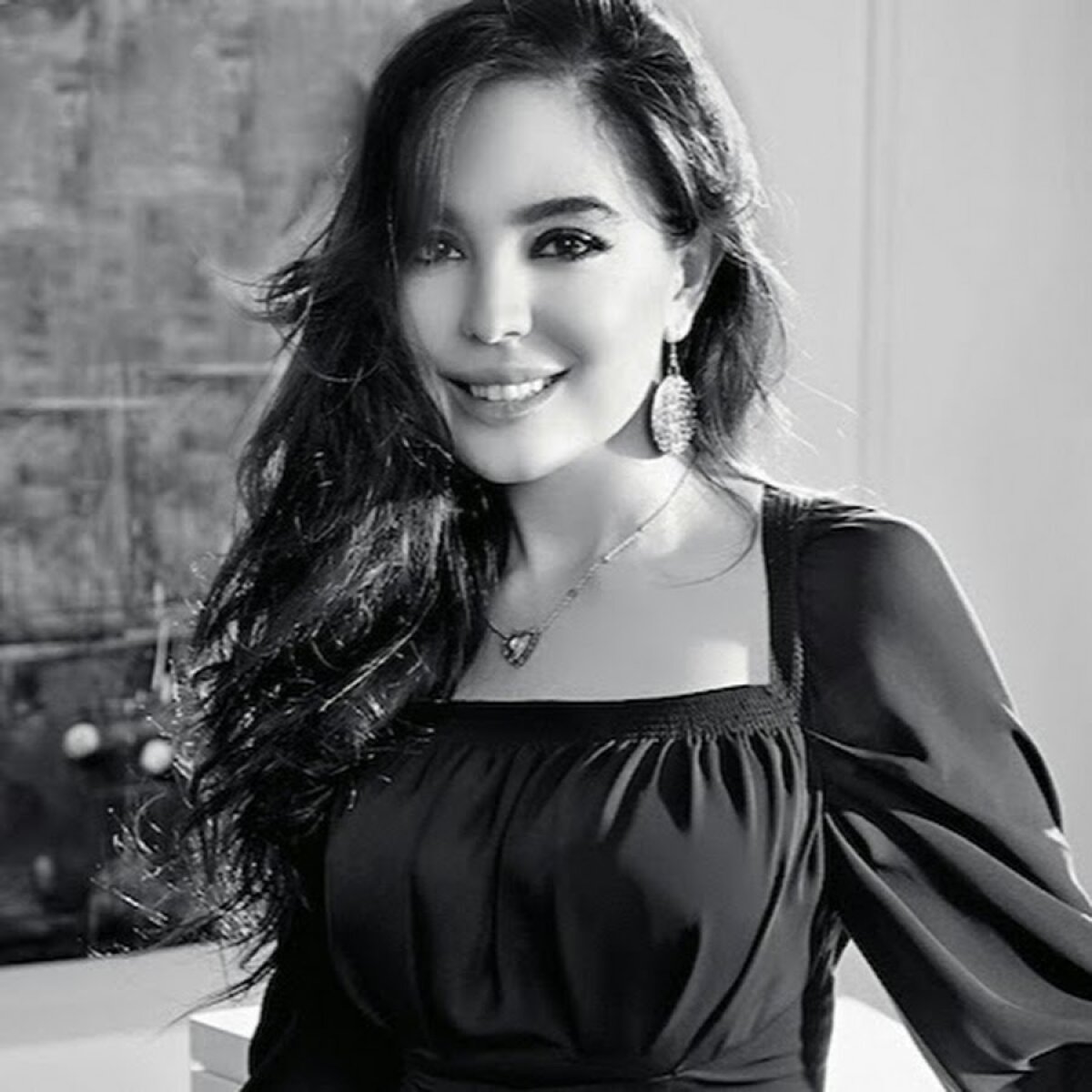 VIDEO Gest nepotrivit la ONU » Își făcea selfie-uri sexy în timp ce tatăl ei vorbea despre genocid