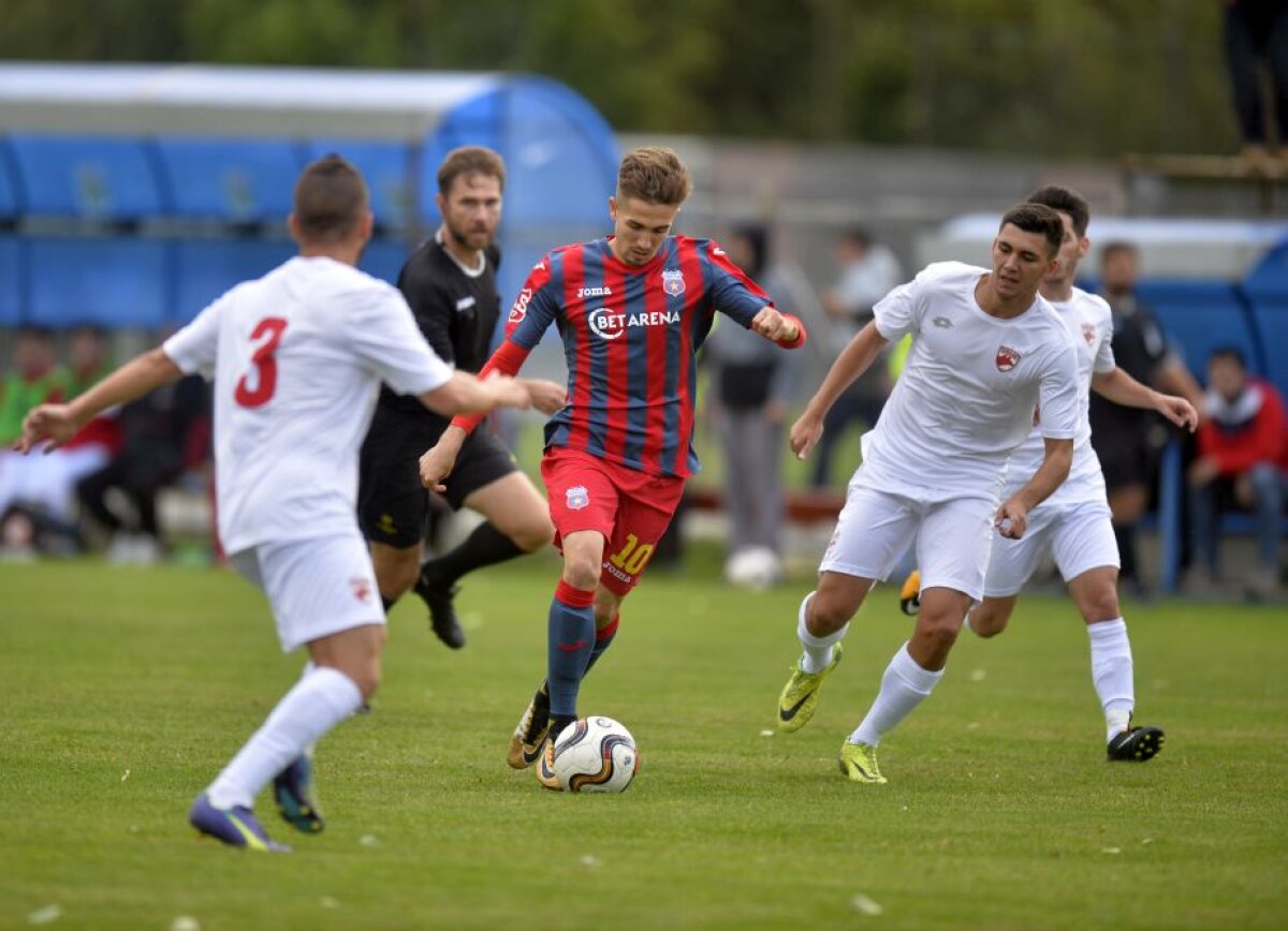 GALERIE FOTO Steaua n-a avut milă și a demolat-o pe Dinamo în Liga a 4-a! 8 goluri și un penalty ratat în 90 de minute de coșmar pentru "câinii" lui Badea