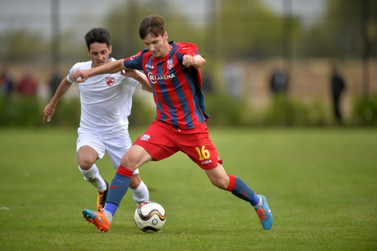 GALERIE FOTO Steaua n-a avut milă și a demolat-o pe Dinamo în Liga a 4-a! 8 goluri și un penalty ratat în 90 de minute de coșmar pentru "câinii" lui Badea