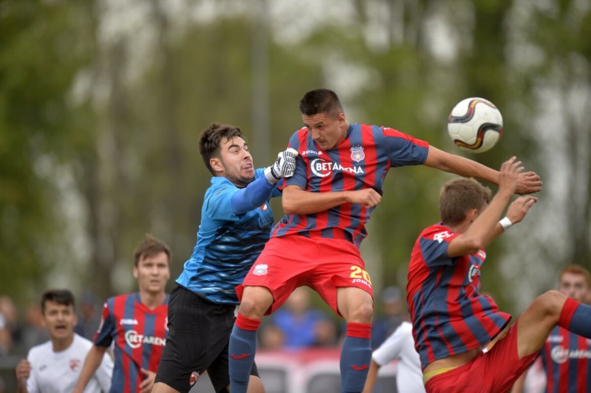 GALERIE FOTO Steaua n-a avut milă și a demolat-o pe Dinamo în Liga a 4-a! 8 goluri și un penalty ratat în 90 de minute de coșmar pentru "câinii" lui Badea