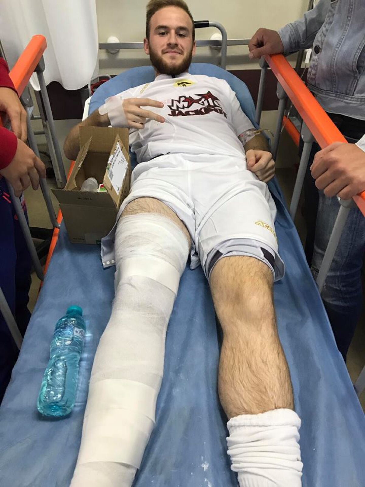 EXCLUSIV / FOTO 3 jucători de la AFC Rapid au ajuns la spital! Unul are dublă fractură de tibie și peroneu: "A leșinat când a văzut cum îi atârnă piciorul"