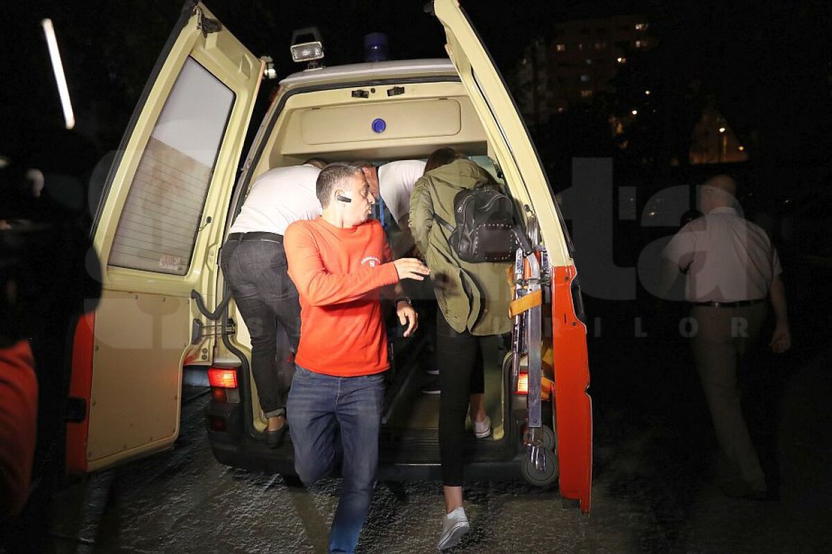 FOTO Clipe de spaimă pentru dinamoviști la meciul de handbal » Un jucător al "câinilor" a fost transportat de urgență la spital
