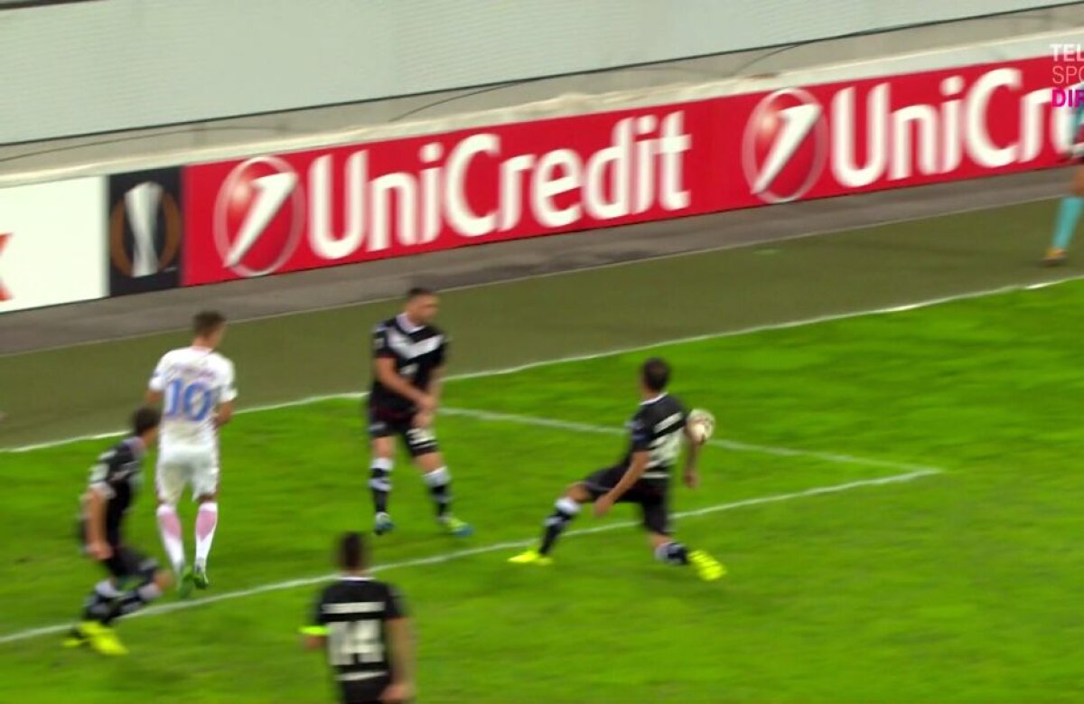 FOTO FCSB a cerut penalty în finalul primei reprize, dar arbitrul nu a fluierat! 