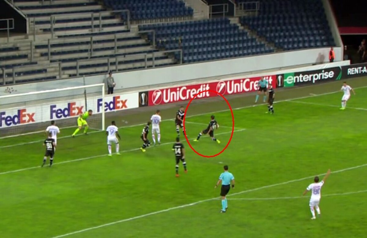 FOTO FCSB a cerut penalty în finalul primei reprize, dar arbitrul nu a fluierat! 