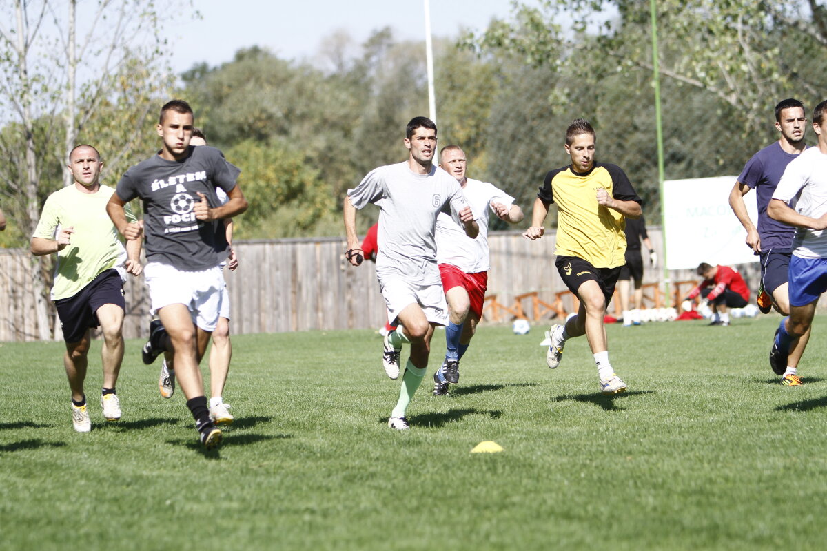 Ei vor să bată FCSB diseară! Antrenorul și portarul-erou din Covasna au fost colegi la echipa care uda terenul cu apă minerală