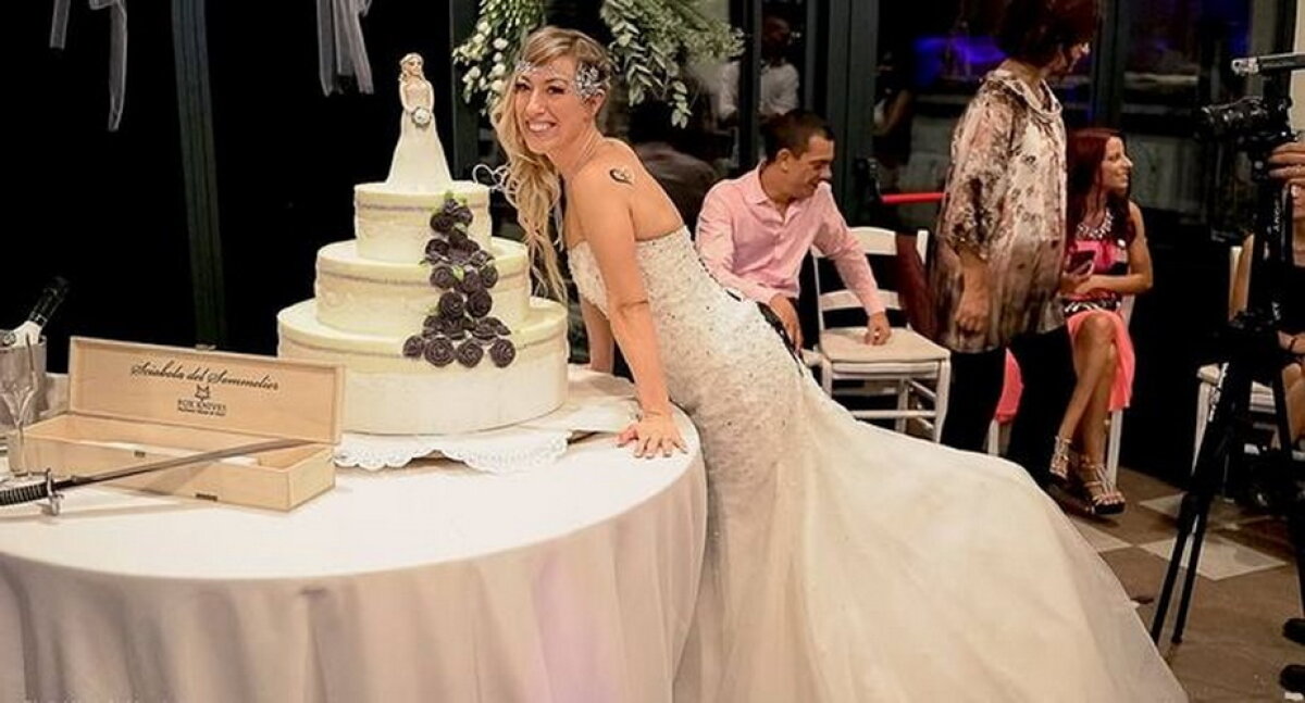 FOTO & VIDEO O femeie din Italia s-a căsătorit cu ea însăşi