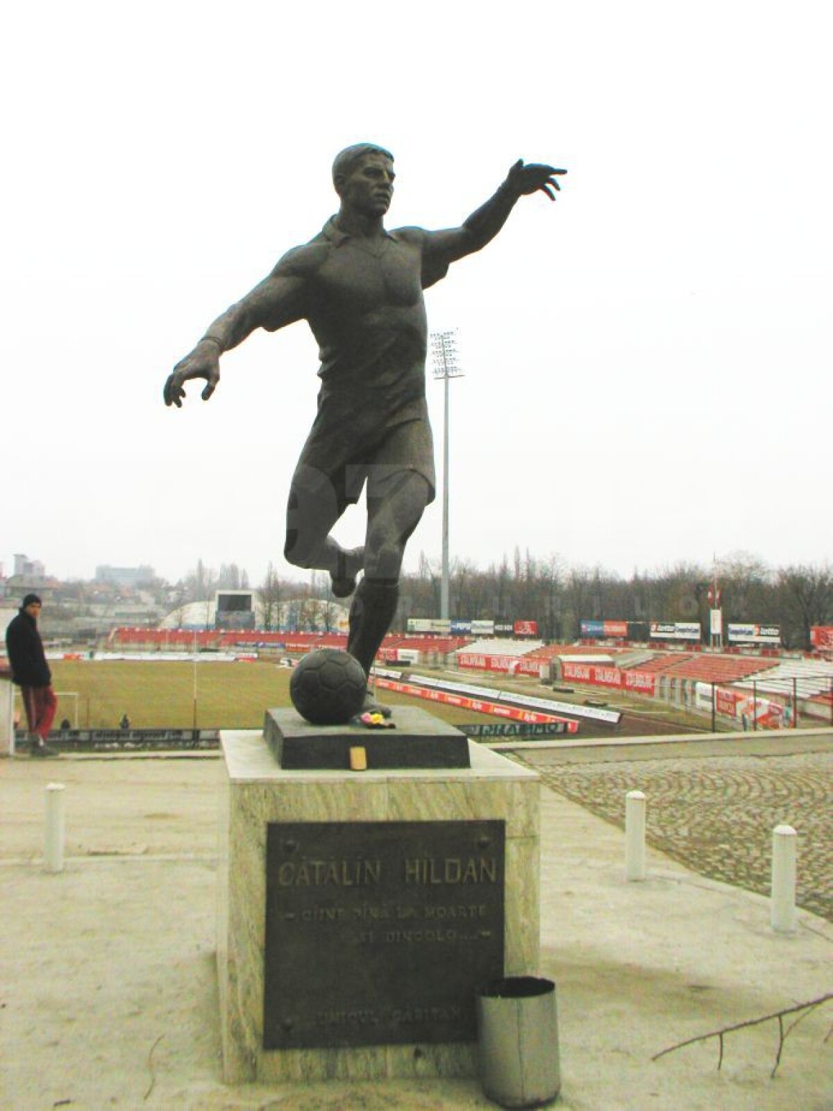 GALERIE FOTO "Hai să le arătăm ăstora ce înseamnă Dinamo!" » 17 ani de la decesul lui Hîldan. Fanii lui Dinamo îl vor comemora azi pe "Unicul Căpitan"