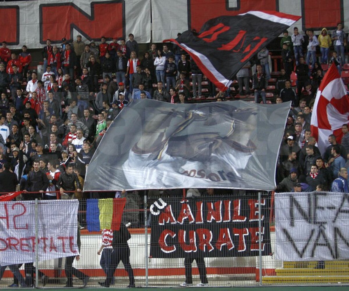 GALERIE FOTO "Hai să le arătăm ăstora ce înseamnă Dinamo!" » 17 ani de la decesul lui Hîldan. Fanii lui Dinamo îl vor comemora azi pe "Unicul Căpitan"