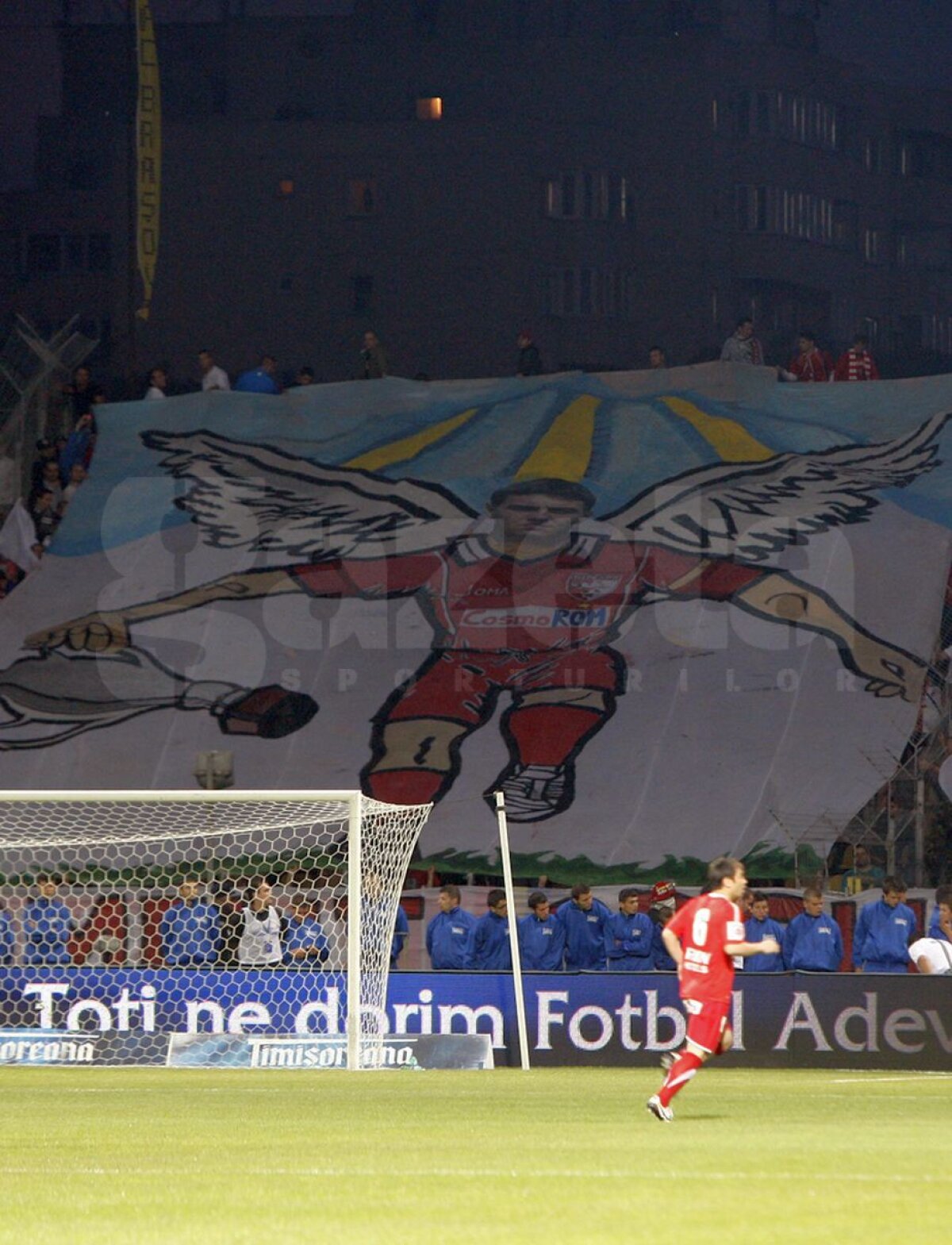 GALERIE FOTO "Hai să le arătăm ăstora ce înseamnă Dinamo!" » 17 ani de la decesul lui Hîldan. Fanii lui Dinamo îl vor comemora azi pe "Unicul Căpitan"