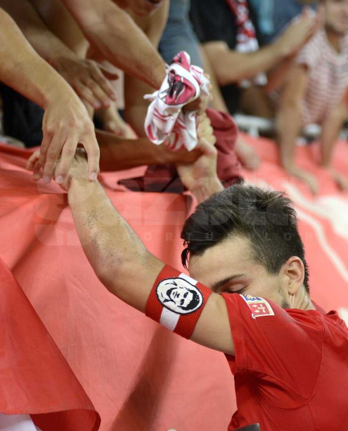 GALERIE FOTO "Hai să le arătăm ăstora ce înseamnă Dinamo!" » 17 ani de la decesul lui Hîldan. Fanii lui Dinamo îl vor comemora azi pe "Unicul Căpitan"