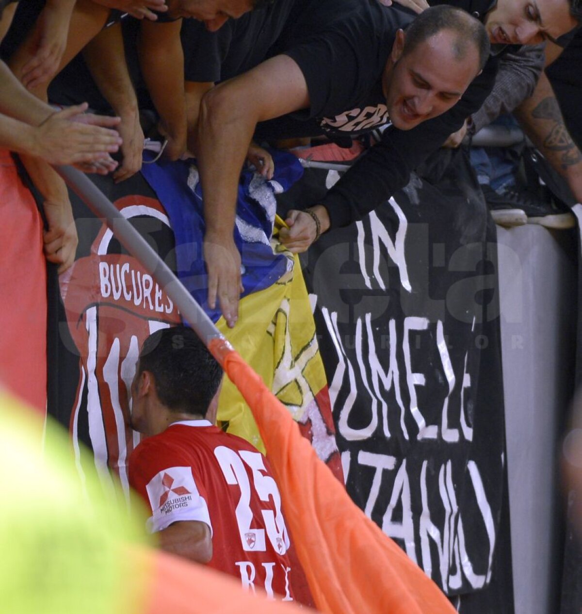 GALERIE FOTO "Hai să le arătăm ăstora ce înseamnă Dinamo!" » 17 ani de la decesul lui Hîldan. Fanii lui Dinamo îl vor comemora azi pe "Unicul Căpitan"