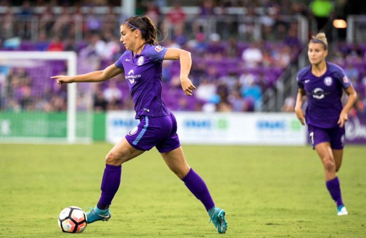 GALERIE FOTO O fotbalistă americană a fost dată afară de la Disney World pentru că făcea scandal!